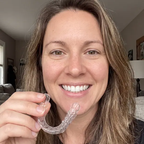 Odrasla pacientka z opornico Invisalign